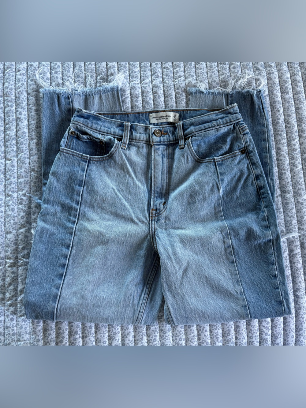Abercrombie & Fitch 27/4R two tone high rise mom jeans